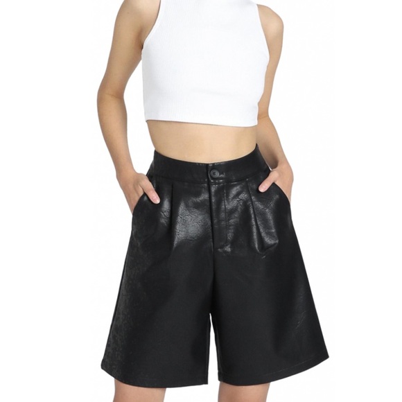Black Vegan Leather High waisted shorts Lioness - Picture 1 of 4